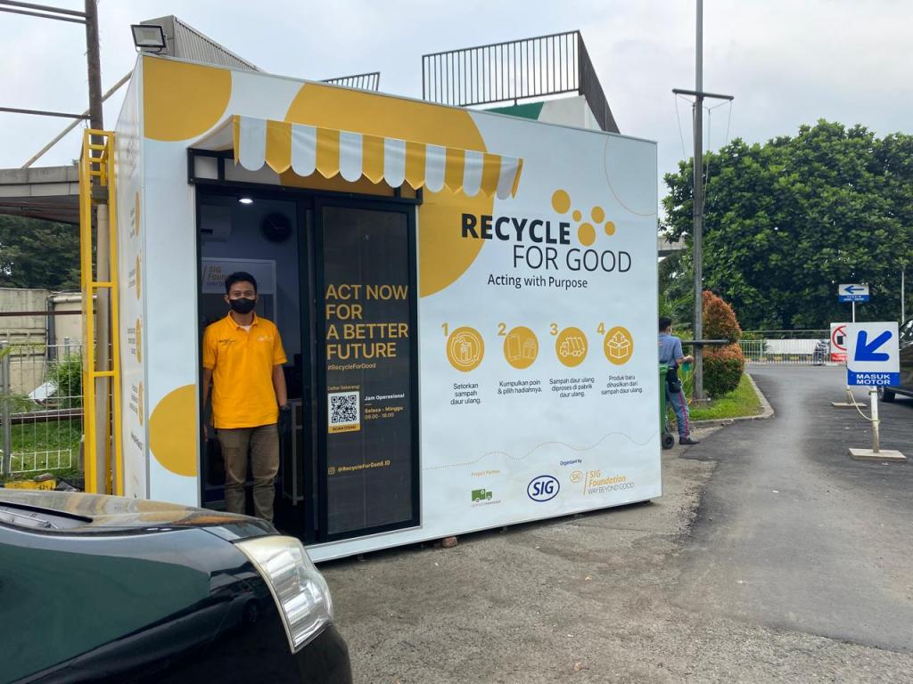 Mengantar Sampah Plastik Demi Seliter&nbsp;Susu?